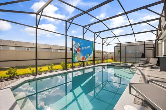 10 Bedrooms / 8 Bathrooms / Windsor Cay (16199CC)