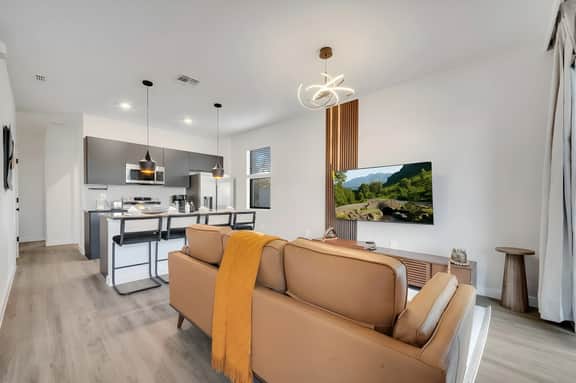 3 Bedrooms/ 3 Baths/ Hub Westside Reserve (8752GV)
