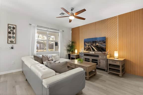 8 Bedrooms/ 5 Bathrooms/ Sonoma Resort (2610 CA)