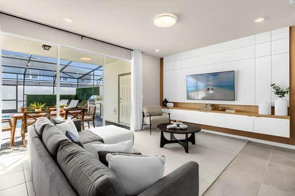 5 Bedrooms/ 4.5 Bathrooms/ Windsor Island(3902 LA)