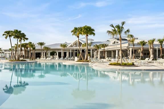 10 Bedrooms / 8 Bathrooms / Windsor Cay (16207CC)