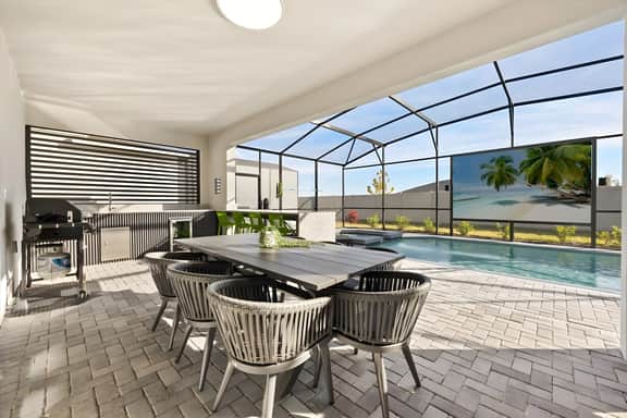 10 Bedrooms / 8 Bathrooms / Windsor Cay (16207CC)