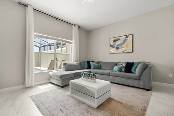 4 Bedrooms/ 3 Bathrooms/ Storey Lake (4792CT)
