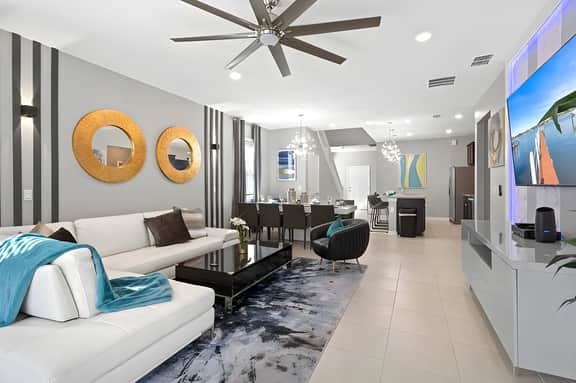 7 Bedrooms/ 6 Bathrooms/ Windsor Island (2217 LC)