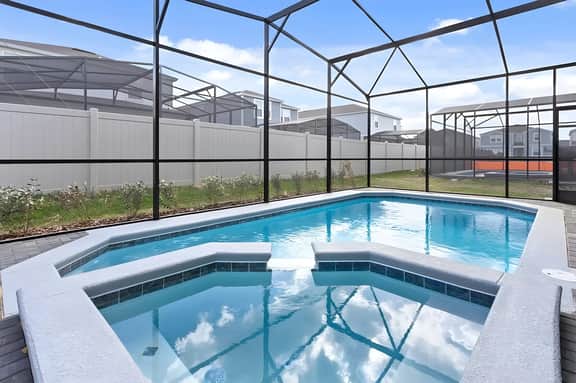7 Bedrooms/ 6 Bathrooms/ Windsor Island (2217 LC)