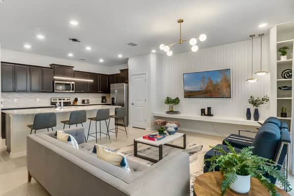 5 Bedroom/4 Bathroom Windsor Island (112 JW)