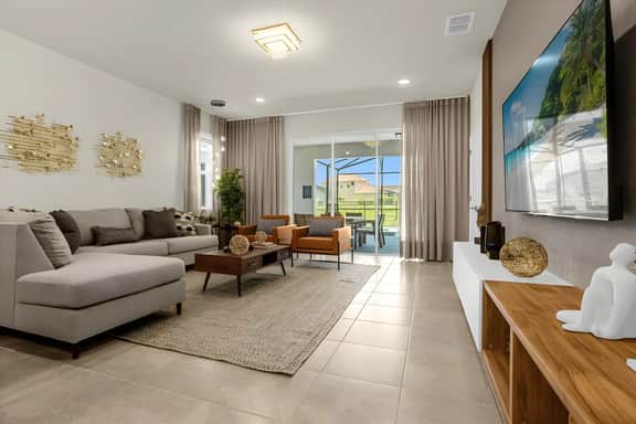7 Bedrooms/ 5.5 Baths/ Windsor Island (3943 LA)