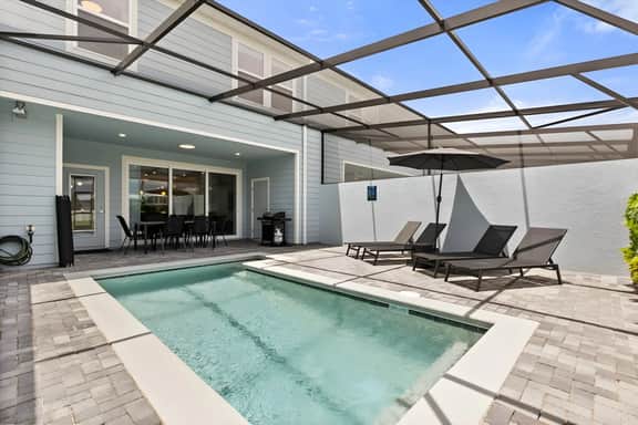 5 Bedrooms / 4.5 Bathrooms / Windsor Cay (16112PF)