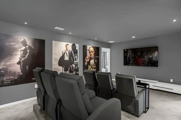 10 Bedrooms/ 8 Bathrooms/ Windsor Island (4133 LA)