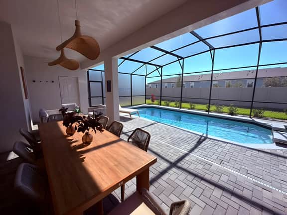 8 Bedrooms / 6 Bathrooms / Windsor Cay (16195CC)