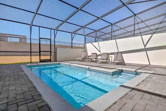 5 Bedrooms / 4.5 Bathrooms Windsor Island (876 PD)