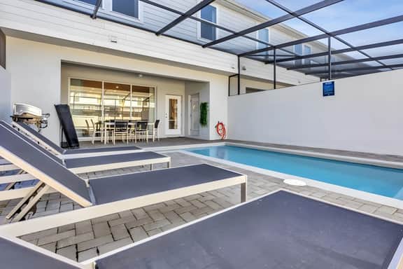 5 bedrooms/ 5 Bathrooms/ Windsor Island (270 JW)