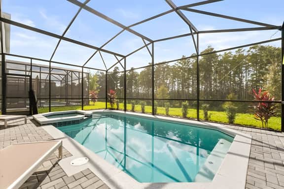 7 Bedrooms / 5 Bathrooms / Windsor Cay (15879CC)