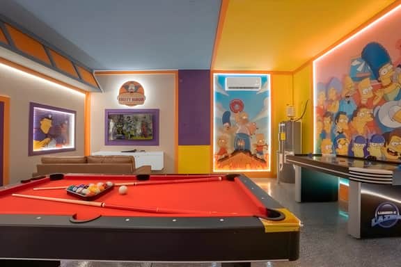 10 Bedrooms/ 8 Bathrooms/ Windsor Cay (16392 SK)