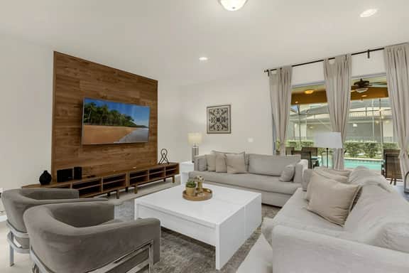 8 Bedrooms/ 6 Bathrooms/ Westside (8909 BC)