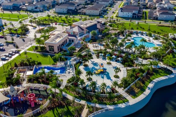 6 Bedrooms/ 5.5 Bathrooms/ Solara (9055 SR)