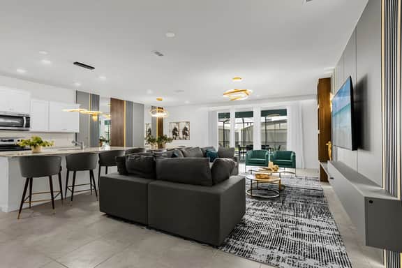 10 Bedrooms/ 8 Bathrooms/ Windsor Island (4481 KR)