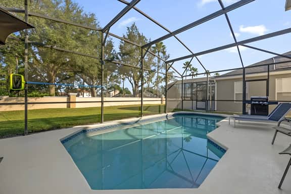 6 Bedrooms / 3 Bathrooms / Windsor Palms (8060KP)