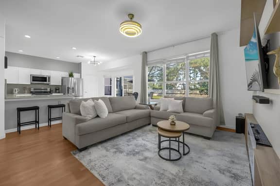 6 Bedrooms / 3 Bathrooms / Windsor Palms (8060KP)