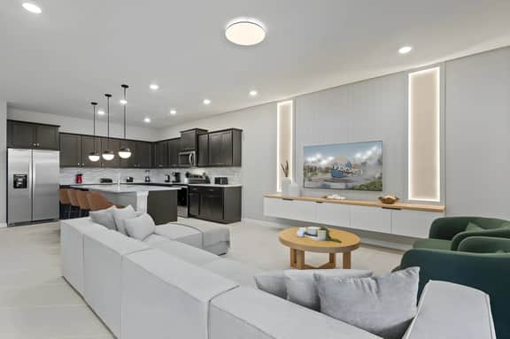 10 Bedrooms/ 8 Bathrooms/ Windsor Cay (16276 SK)
