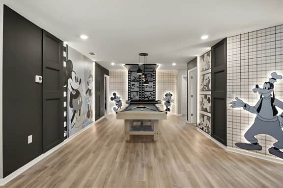 10 Bedrooms/ 8 Bathrooms/ Windsor Cay (15922CC)