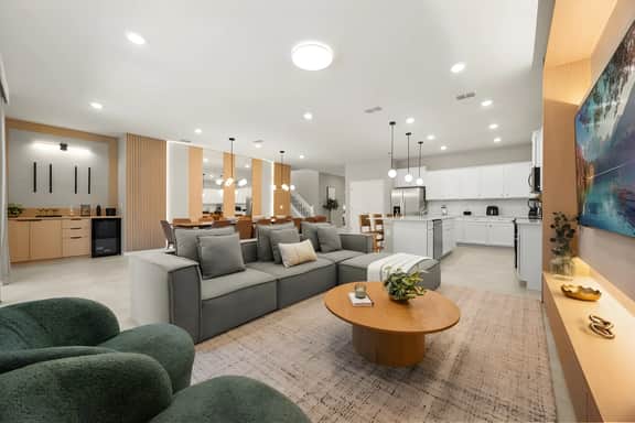 10 Bedrooms/ 8 Bathrooms/ Windsor Cay (15922CC)