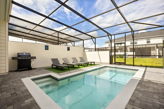 5 Bedrooms/ 4.5 Bathrooms/ Windsor Cay (16146 CC)