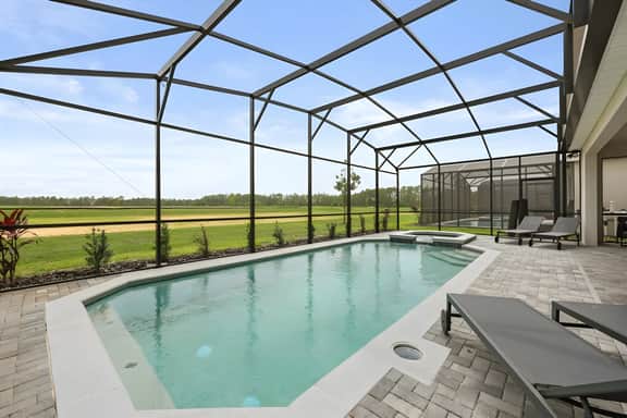 10 Bedrooms / 8 Bathrooms / Windsor Cay (15965CC)