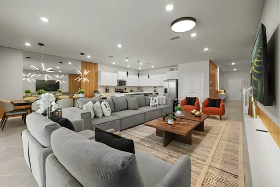 10 Bedrooms / 8 Bathrooms / Windsor Cay (15965CC)