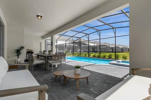 10 Bedrooms/ 8 Bathrooms/ Windsor Island (3104MD)