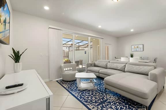 5 Bedrooms/ 4.5 Bathrooms/ Windsor Cay (1292BI)