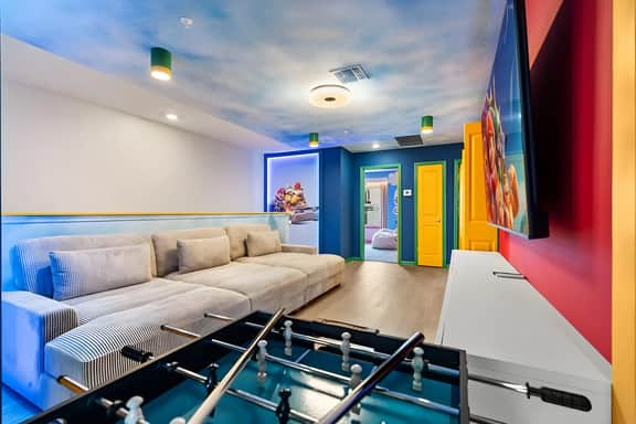5 Bedrooms / 4.5 Bathrooms / Windsor Cay (16125PF)