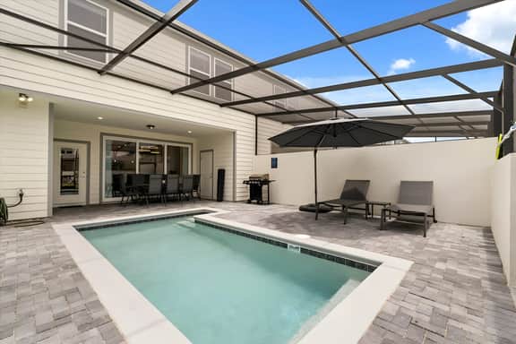 5 Bedrooms / 4.5 Bathrooms / Windsor Cay (16125PF)