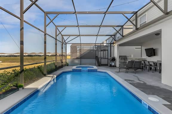 10 Bedrooms/ 8 Bathrooms/ Windsor Island (3048 MD)