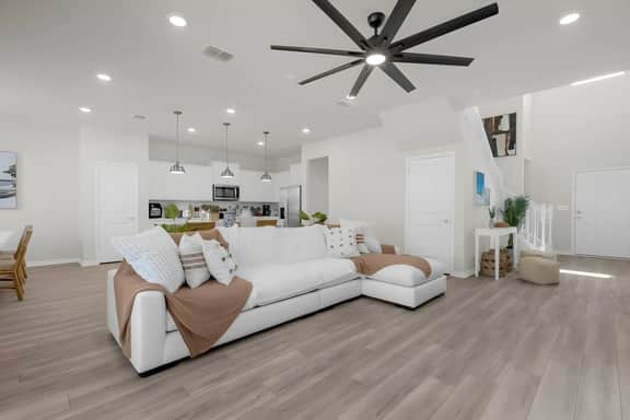 5 Bedrooms/ 4 Bathrooms/ Windsor Cay (1265 ER)
