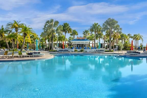 6 Bedrooms/ 4.5 Bathrooms/ Windsor Island (4063LA)