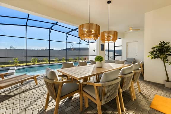 10 Bedrooms/ 8 Bathrooms/ Windsor Cay (16219 CC)