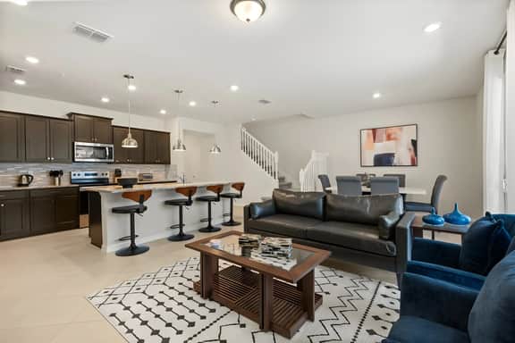 5 Bedrooms / 4.5 Bathrooms / Windsor Cay (16085BW)