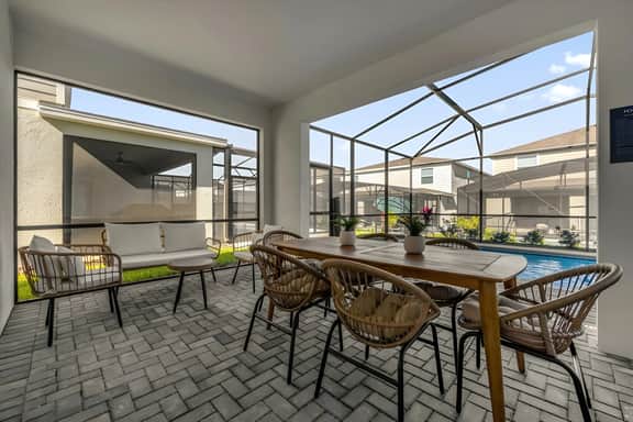 7 Bedrooms / 5.5 Bathrooms / Windsor Cay (16228SK)