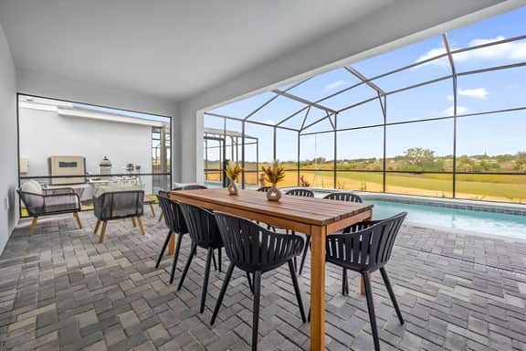 10 Bedrooms/ 8 Bathrooms/ Windsor Cay (16024 SC)