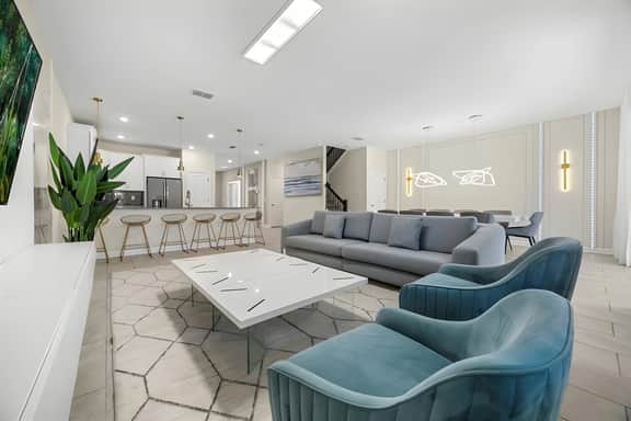 9 Bedrooms / 5 Bathrooms / Storey Lake (4548TB)