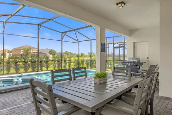 6 Bedrooms/ 4.5 Bathrooms/ Solterra (7211 OL)
