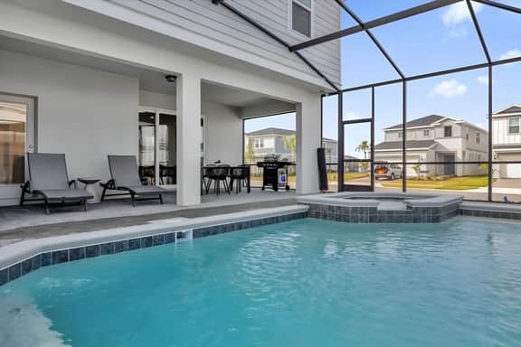 7 Bedrooms / 5.5 Bathrooms / Windsor Cay (16203TW)