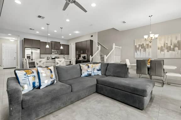 5 Bedrooms / 4.5 Bathrooms / Festival (338CD)