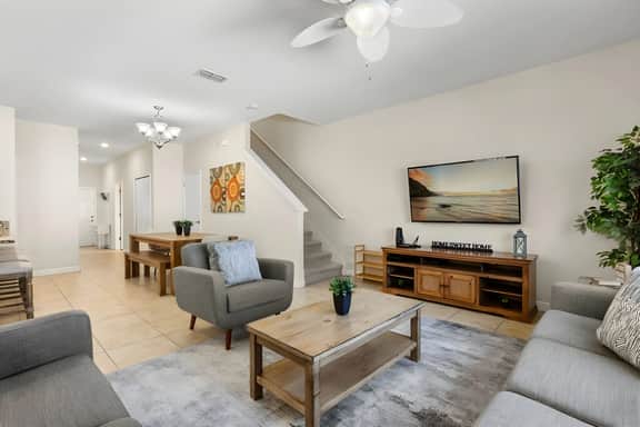5 Bedrooms / 4 Bathrooms / Storey Lake (4837CT)