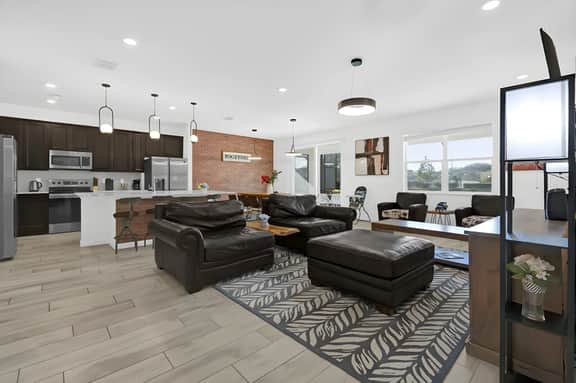 9 Bedrooms / 8 Bathrooms / Veranda Palms(2596SD)