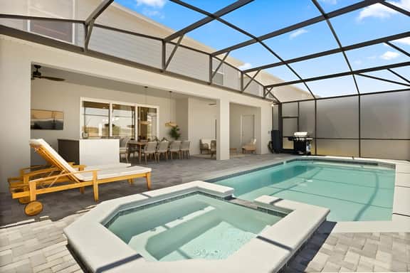 10 Bedrooms/ 8 Bathrooms/ Windsor Cay (16012 SC)
