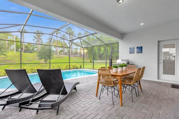 5 Bedrooms/ 5.5 Bathrooms/ Windsor Island(1921 SD)