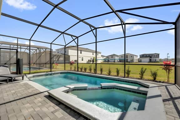 7 Bedrooms / 5.5 Bathrooms / Windsor Cay (16202TW)