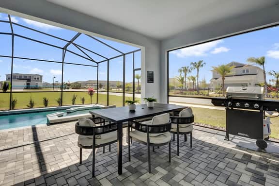 7 Bedrooms / 5.5 Bathrooms / Windsor Cay (16202TW)
